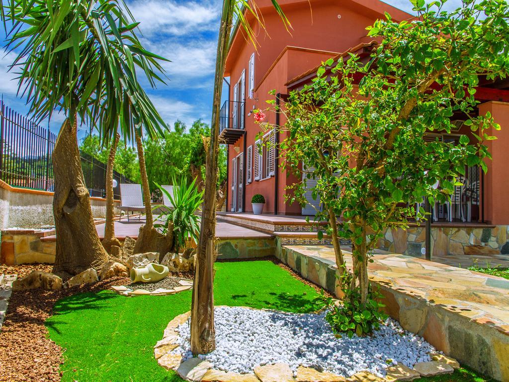 Gelso Bianco Apartments Кампофеличе-ди-Роччелла Экстерьер фото
