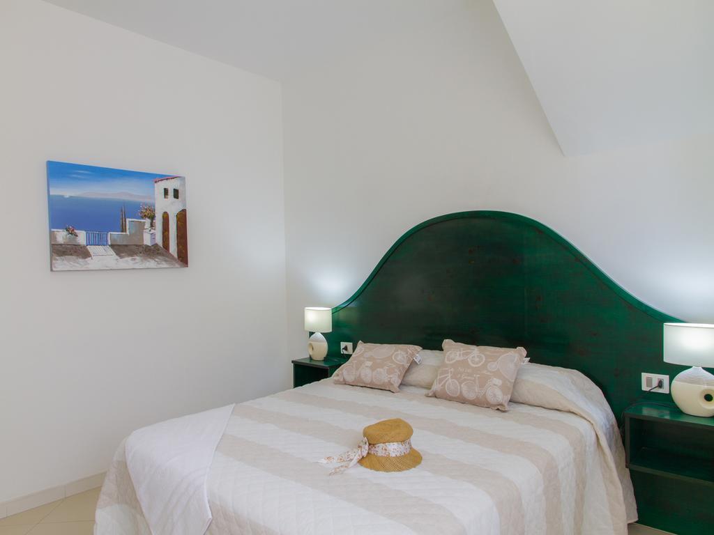 Gelso Bianco Apartments Кампофеличе-ди-Роччелла Экстерьер фото